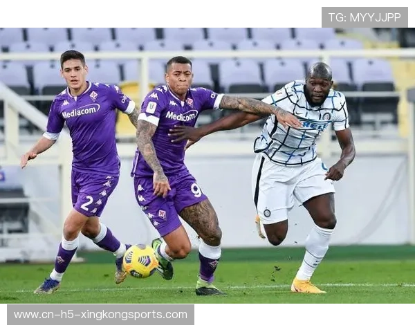 山东泰山祖马亮相合练，头槌解围干净利落